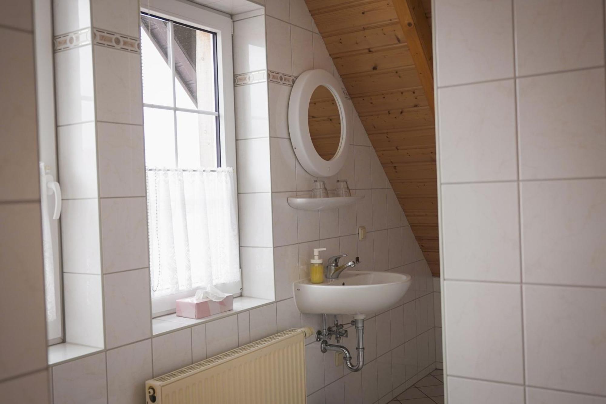 B&B Talstation Ferienwohnung Fuer 2 Personen Horselberg-Hainich Buitenkant foto